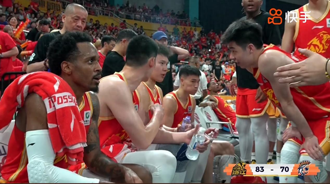 乐鱼APP下载-G4出现名场面！王博亲自为他递水，楼明为他鼓掌：获胜的最大奇兵